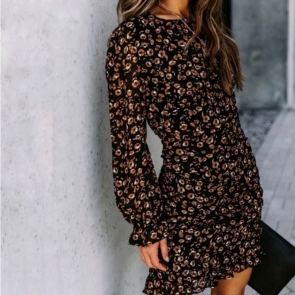 Storia Black Rouched Floral Mini Dress Long Sleeve Ruffles Size Small - Picture 2 of 8